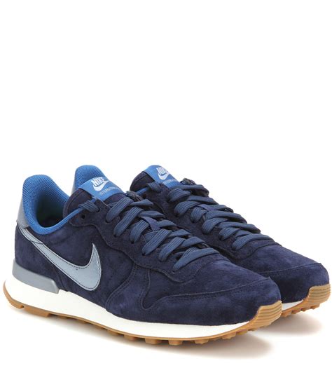 nike internationalist sneakers.